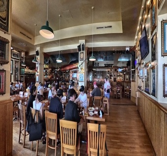 괌 하드락카페 완벽 가이드: 스테이크와 씨푸드 세트 예약부터 분위기까지